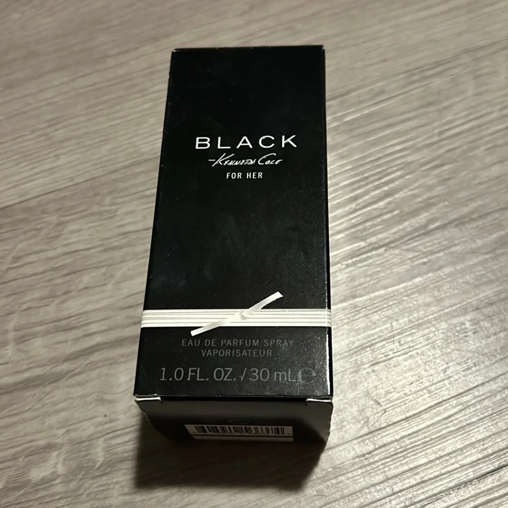 BLACK BY KENNETH COLE